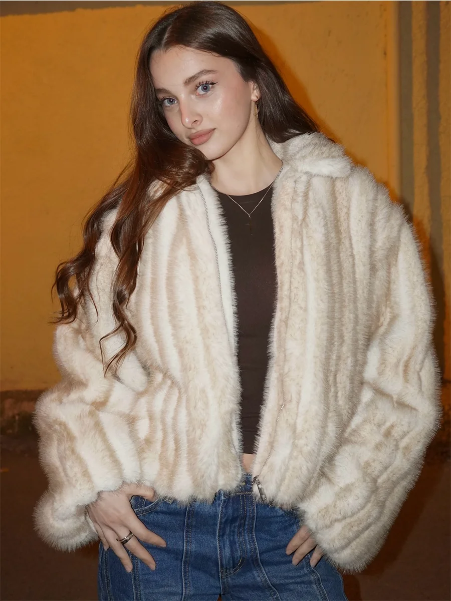 Manteau court bouffant en faus - Vintage Fashion Bloggers avis et prix