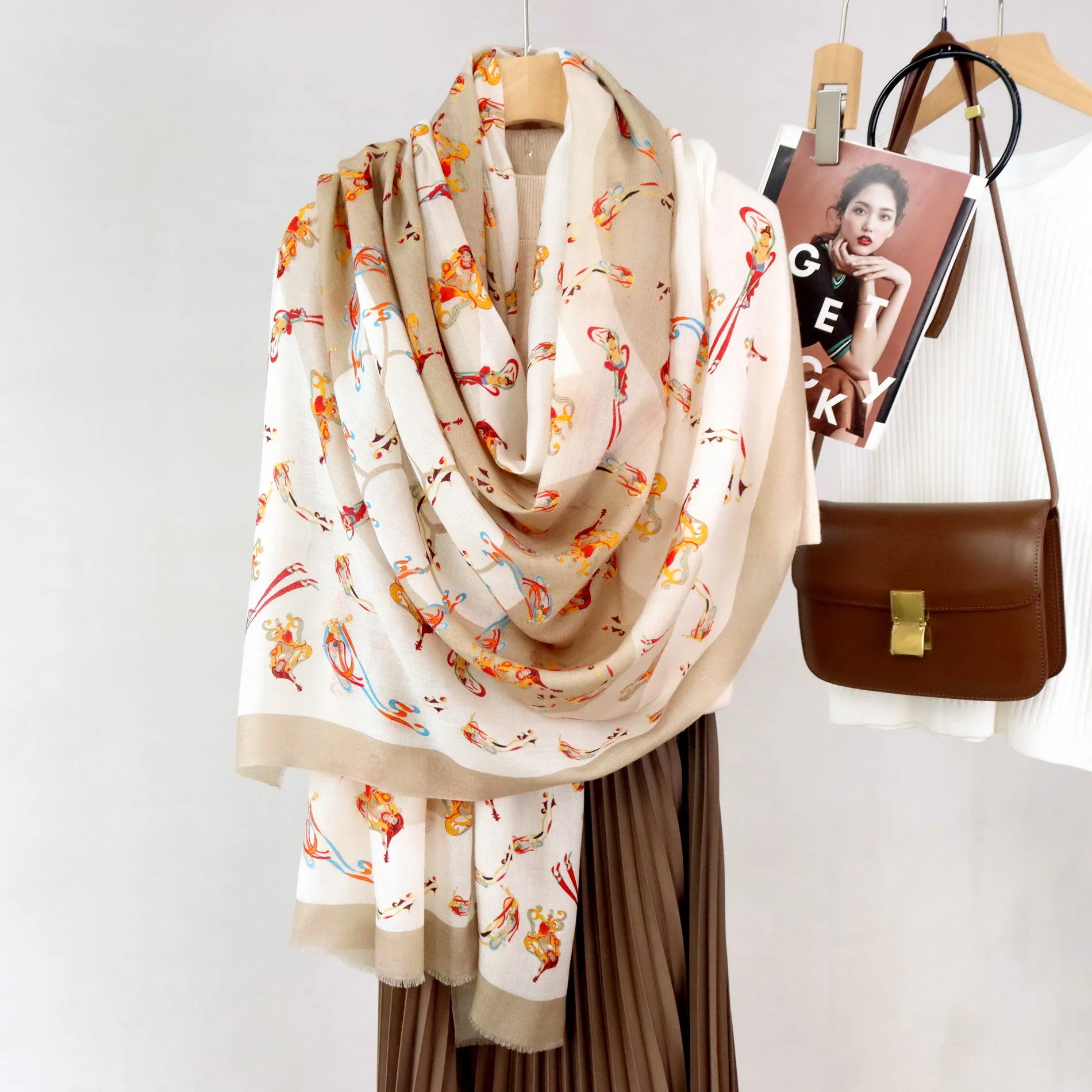 Echarpe-longue-et-chaude-en-laine-soluble-dans-l'eau-faite-a-la-main-avec-des-franges-imprime-feerique-de-dunhuang-elegante-et-de-haute-qualite-pour-femmes