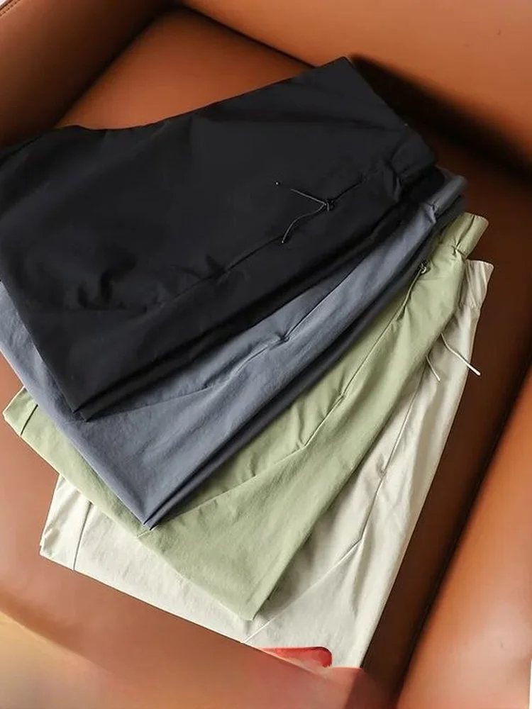 Outdoor Men's Lightweight Comfortable Quick-Drying Breathable Casual Shorts Standard Fit Pure Color Polyester Elastic Fiber