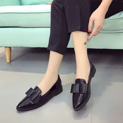 2024 New Women's Loafers Bow Decor Pointed Toe Flat Shoes for Women Patent Leather Shallow Mouth Commuter Daily Casual Shoes