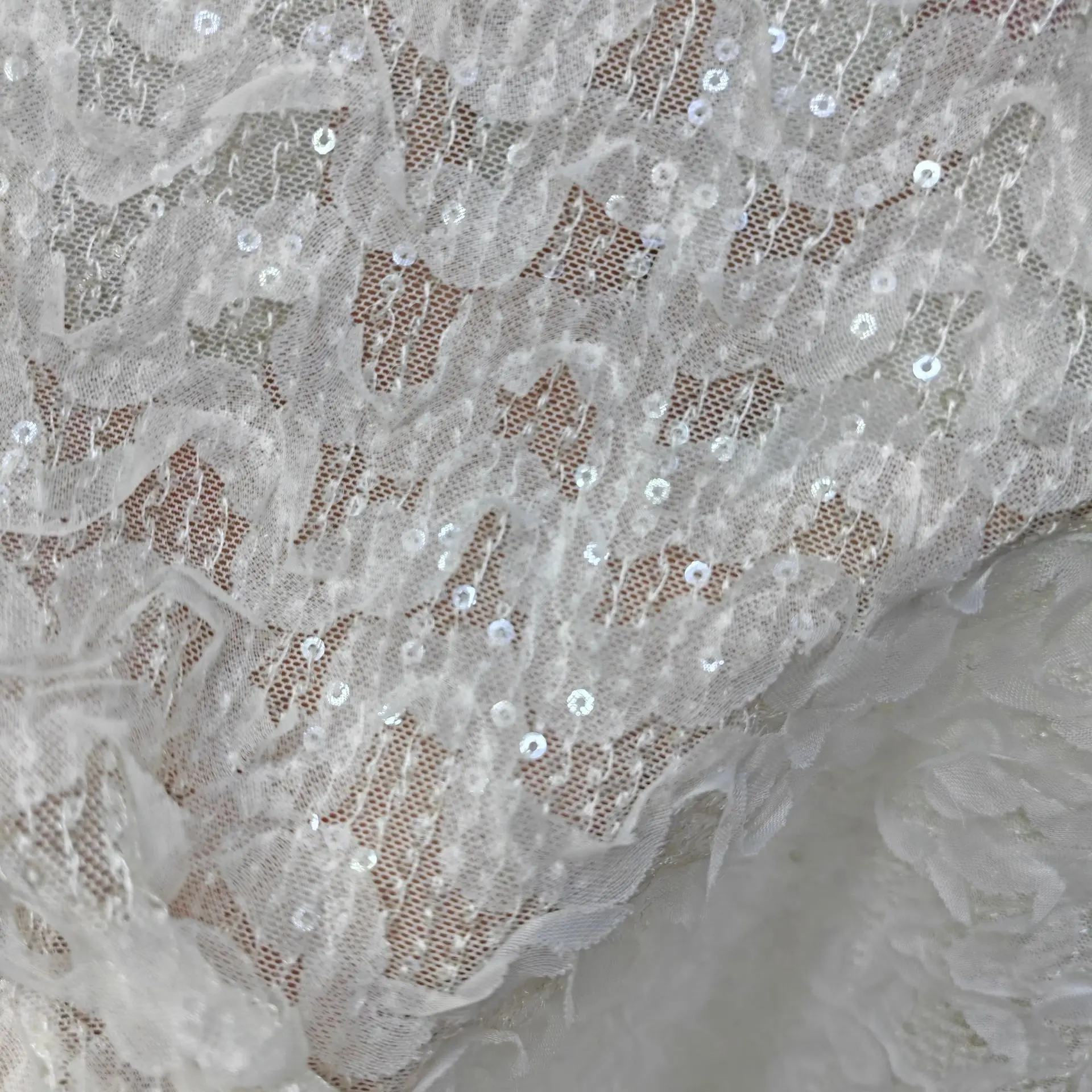 

1 Yard White/Pink Sequin Mesh Fabric with 3D Wave Embroidery – 1.3m Wide for Dresses, Wedding, Elegant Vintage Style