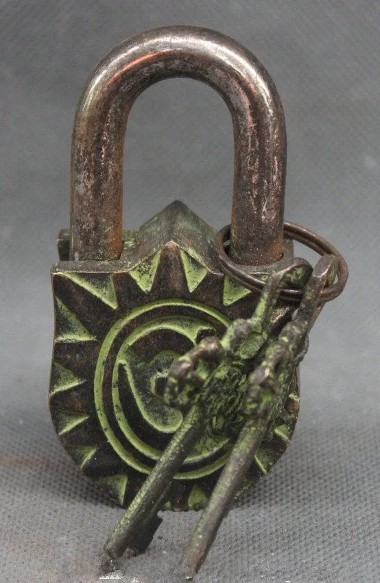 Old Tibet Buddhism Bronze Snake Naga Kanya Buddha Head Folk Home Lock Key Set