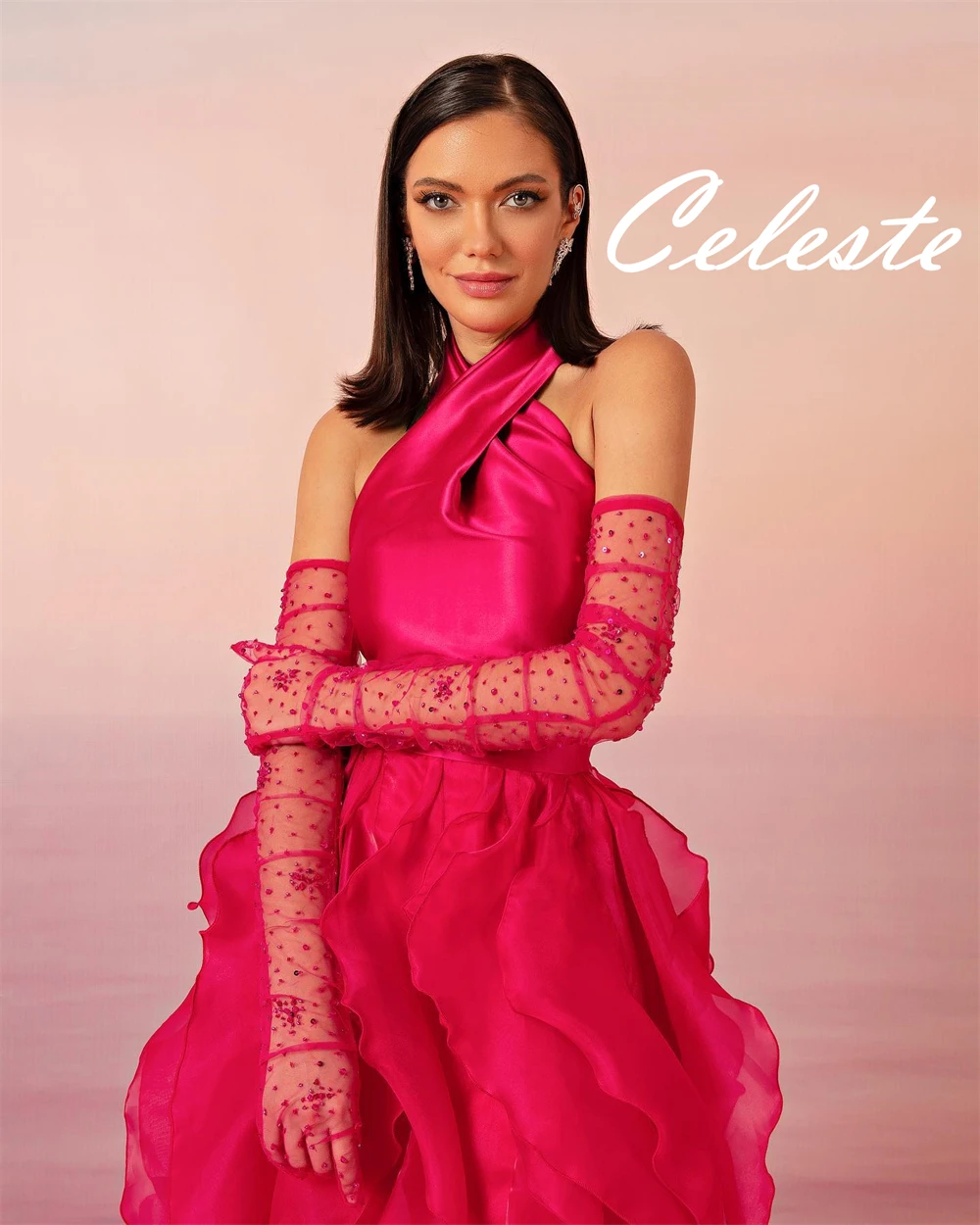 맞춤형 매력적인 오간자 이브닝 드레스, 정교한 홀터 슬리브리스 홈커밍 드레스, 럭셔리 스윕 트레인 프롬 드레스