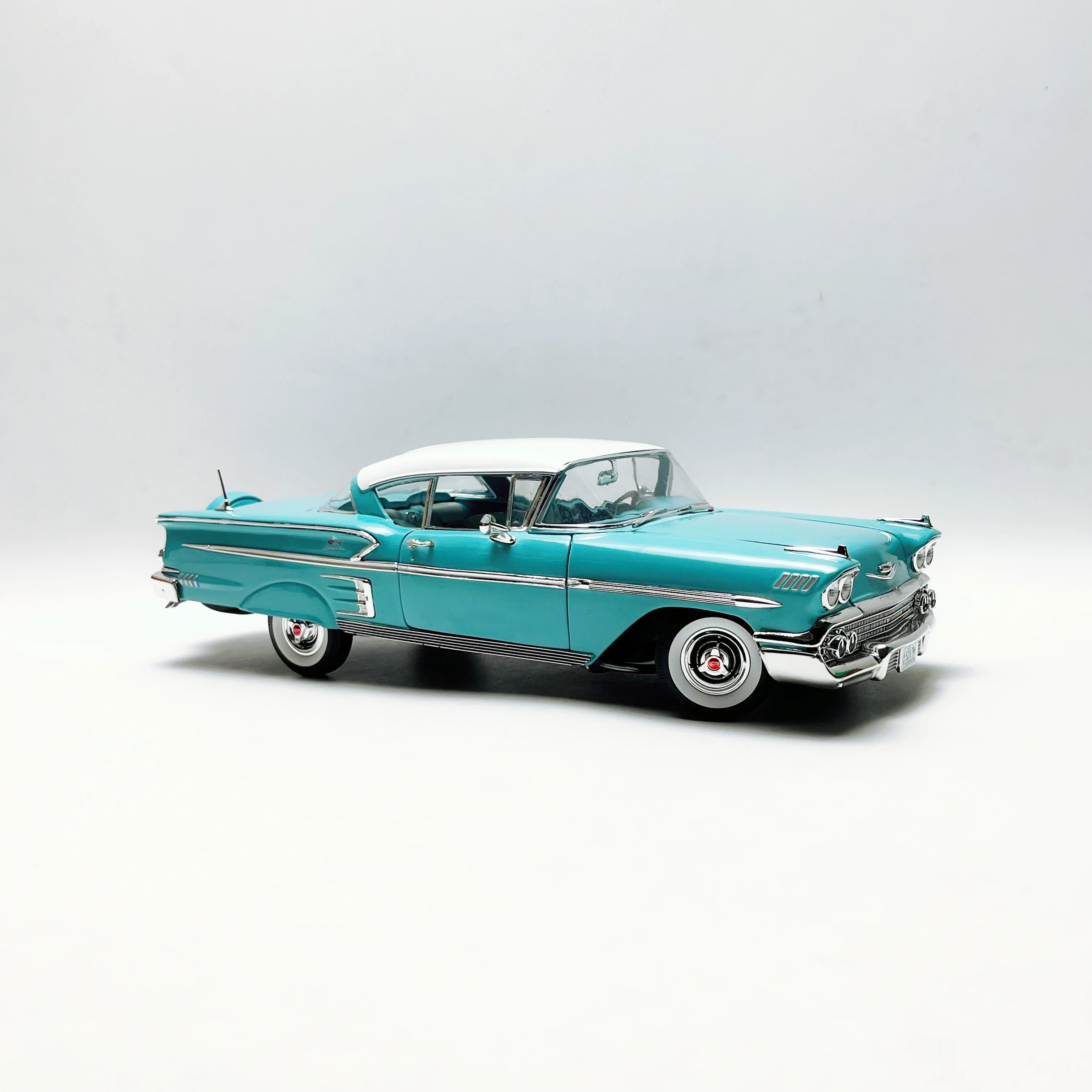 

ERTL Antu 1/18 Chevrolet, Impala 1958 Alloy Car Model