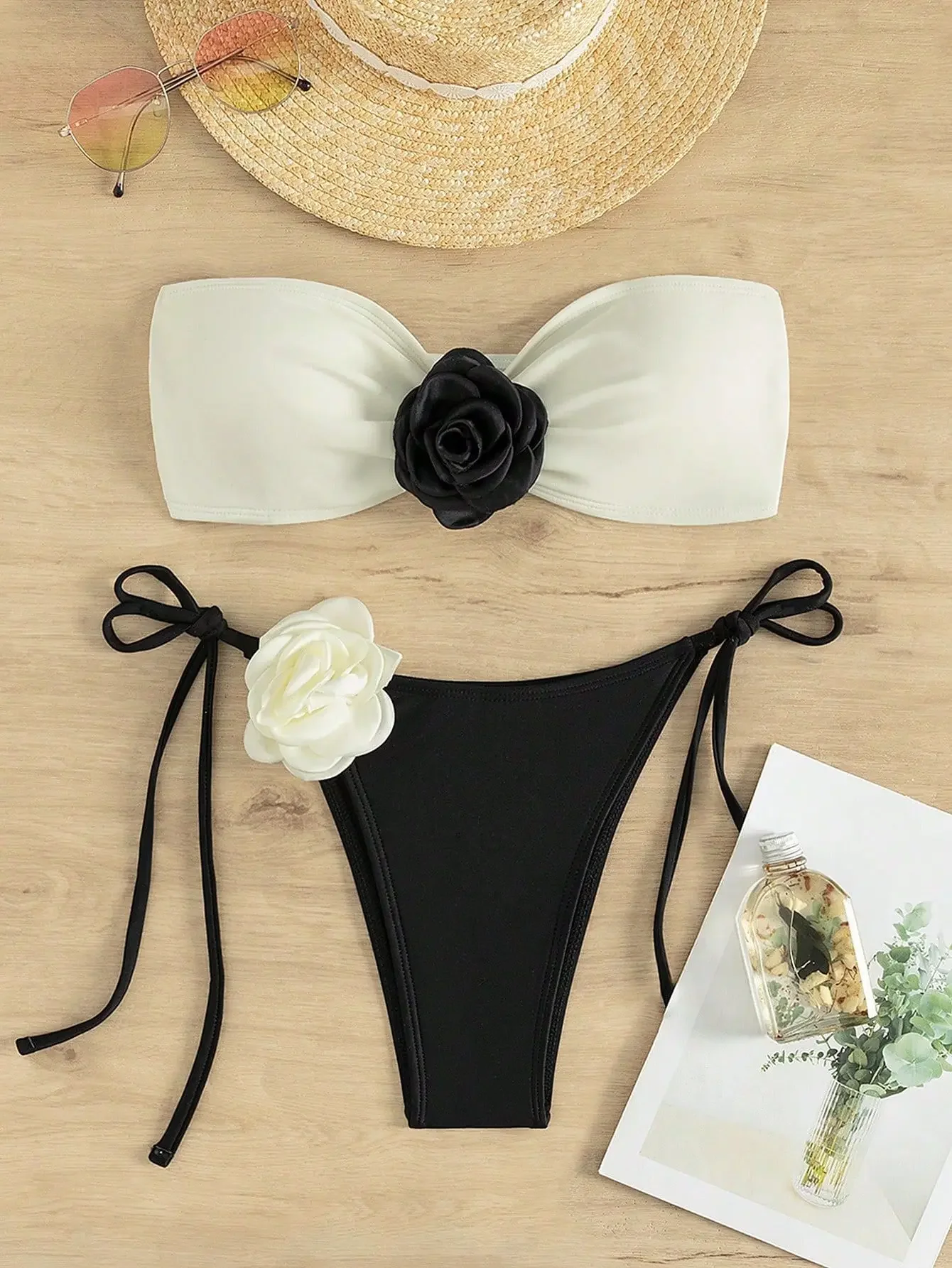 Conjunto de Bikini de diseñador Floral 3D, traje de baño Sexy con sujetador de realce de banda, microbañador de retazos en blanco y negro, traje de baño con Tanga 2024