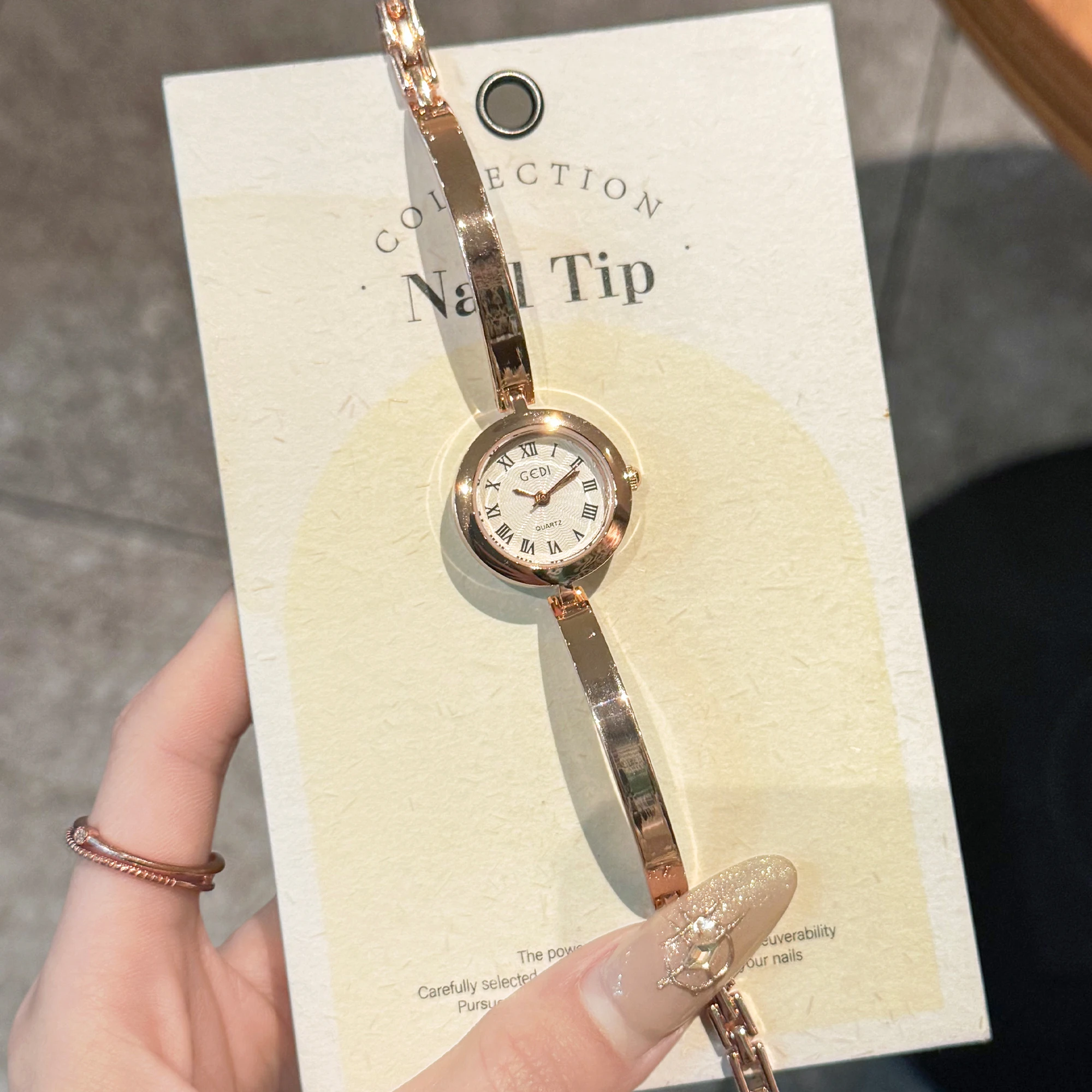 

Women's watch, small and exquisite, light luxury, simple and elegant, 2025 new bracelet watch, women's accessories