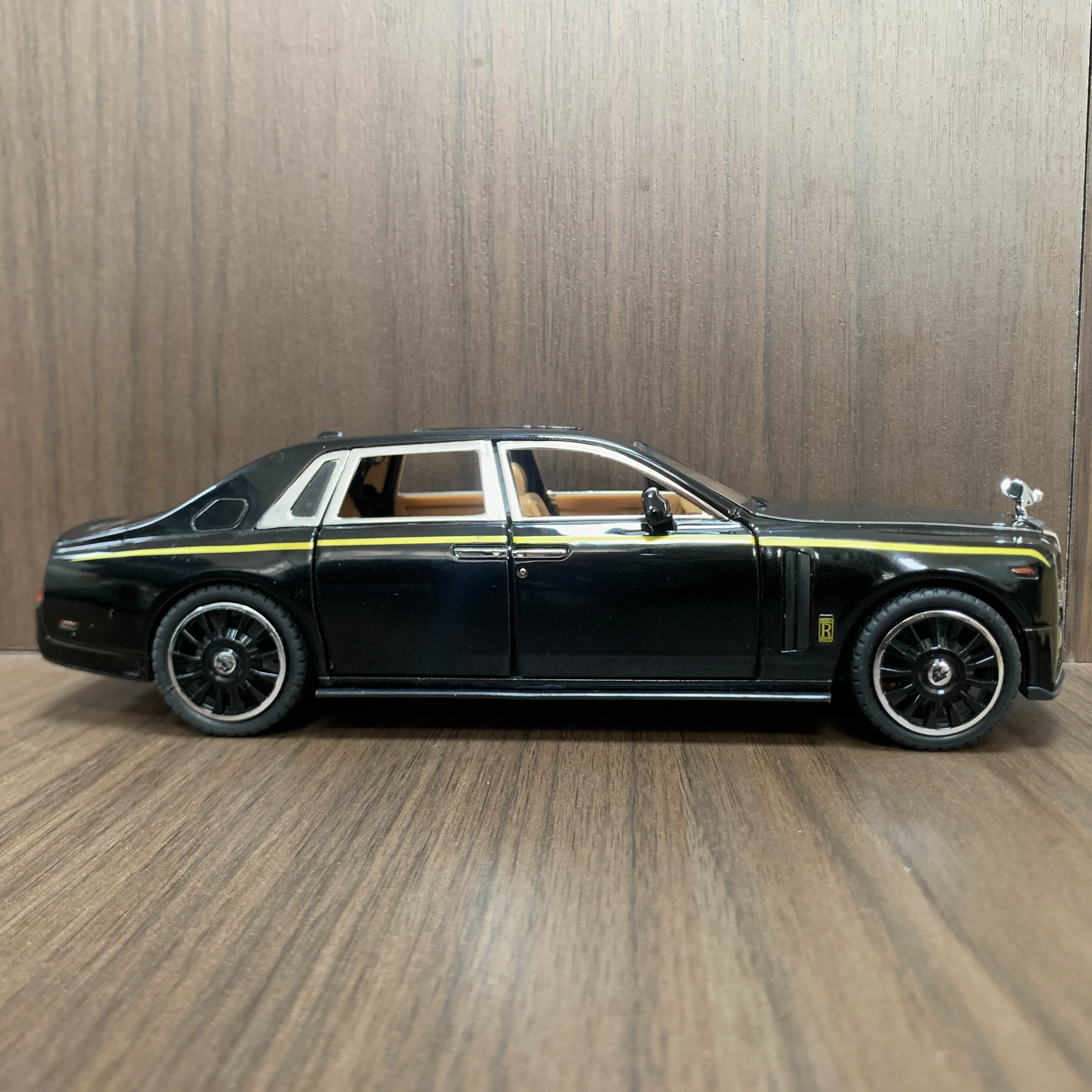 Coches modelo fundido a presión de aleación extendida Phantom, coche de carreras de juguete extraíble 1/24, adorno de coche coleccionable, regalos de juguete de coche favoritos para niños