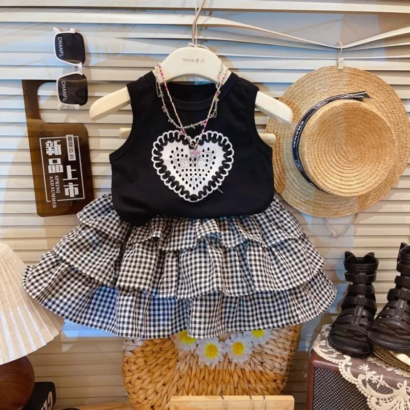 Girls' Cake Dress Set2026Summer new style children's Korean-style heart-shaped vest and plaid skirt two-piece set