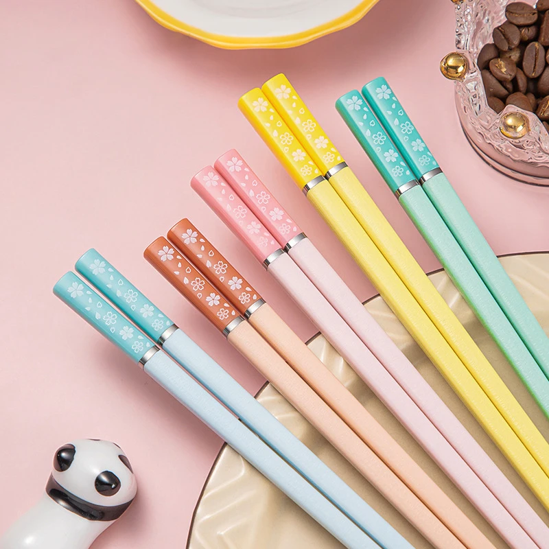 1 Pairs Cute Chopsticks Cherry Blossom Petals Pattern Beautiful Non-slip Sushi Stick Chopsticks Eco-Friendly Food Chopsticks