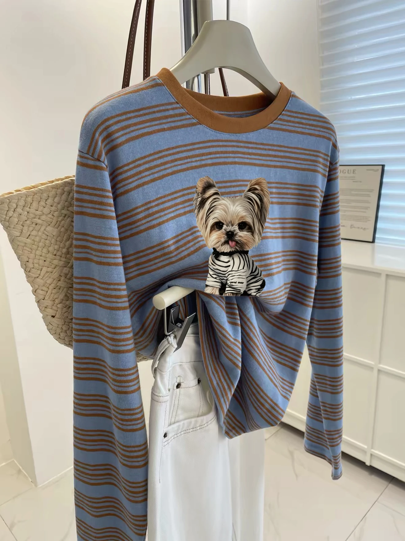Loose Fit Women's Long Sleeve round Neck T-Shirt Casual Basic Top White Enhancing Blue Stripes Design Autumn Season Fashion