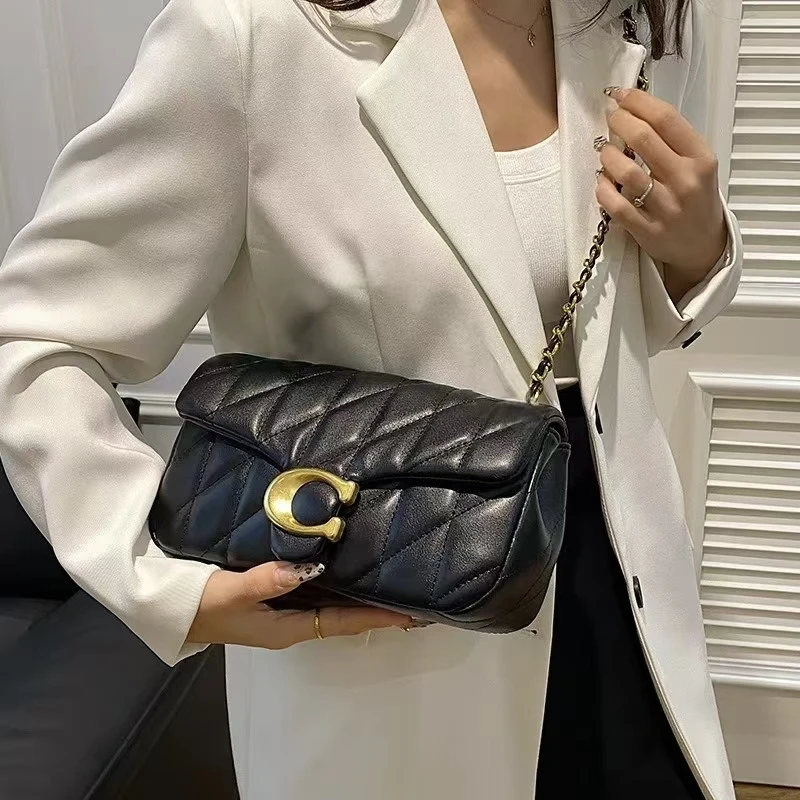 

2026 New Women's Pink Quilted Shoulder Bag, C-shaped Metal Buckle Chain Crossbody Purse, Fashion Flap Handbag For Ladies