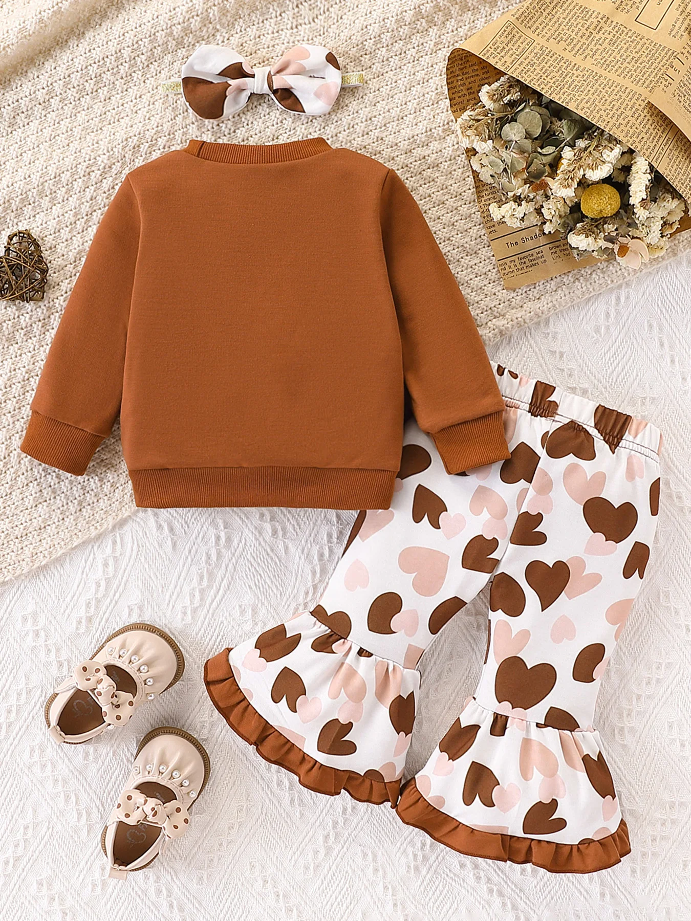 Baby Girl “Mama’s Girl” Sweatshirt & Heart-Print Ruffle Pants with Matching Bow Headband Set