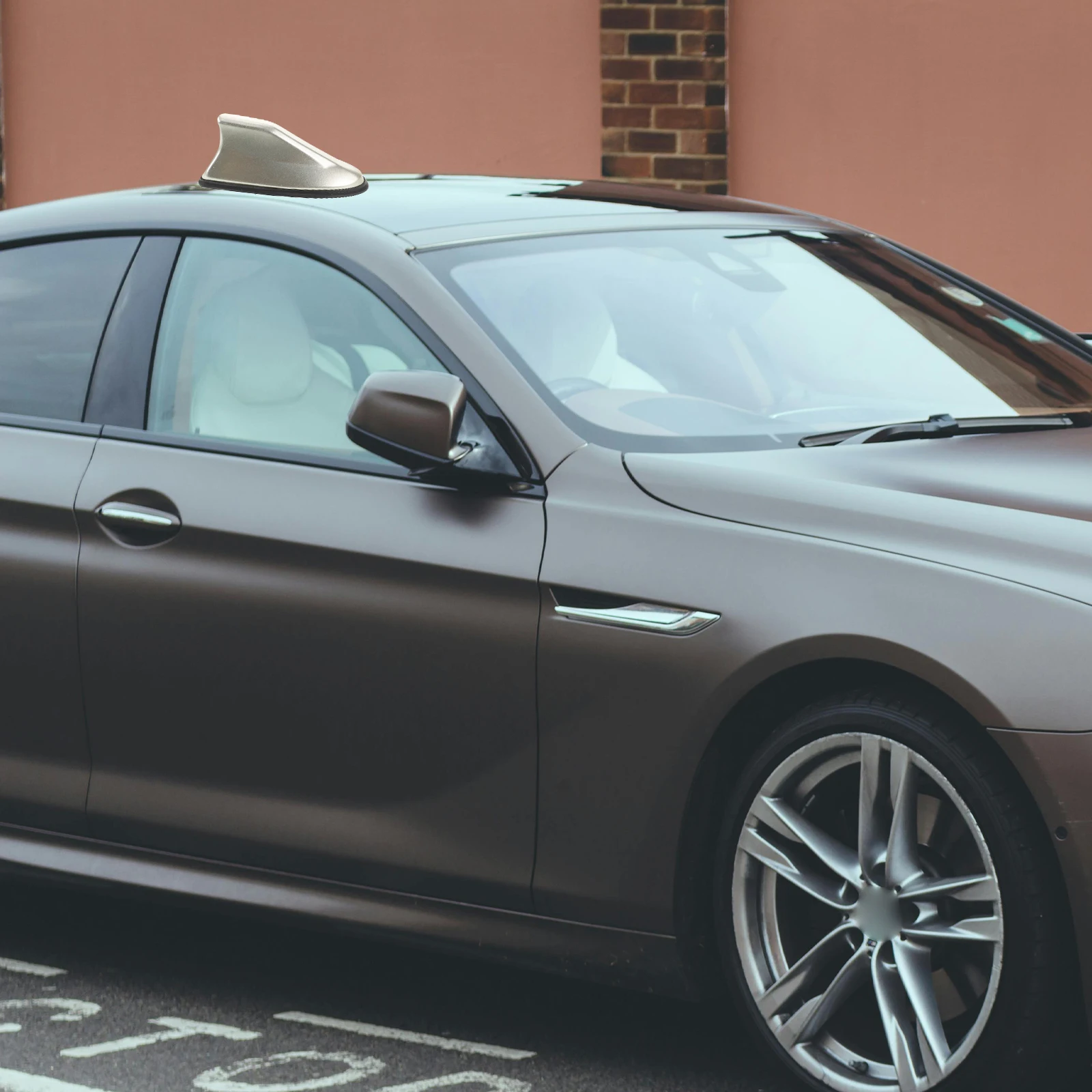 

Shark Fin Antenna Cover Car Roof Decoration Enhanced Signal Reception Universal Fit Waterproof Tail Wing Replacement Car