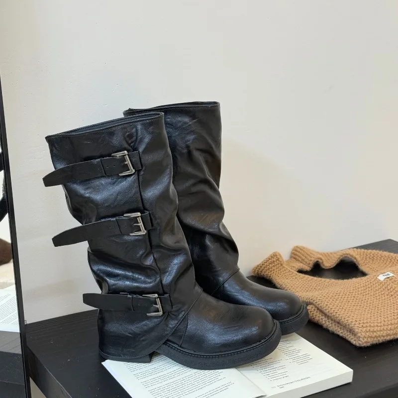 

Round Toe Belt Buckle Women Boots Fashion Flat Sole Mid Calf Autumn Niche Design Patent Leather Soid Women Shoes New Arrivals