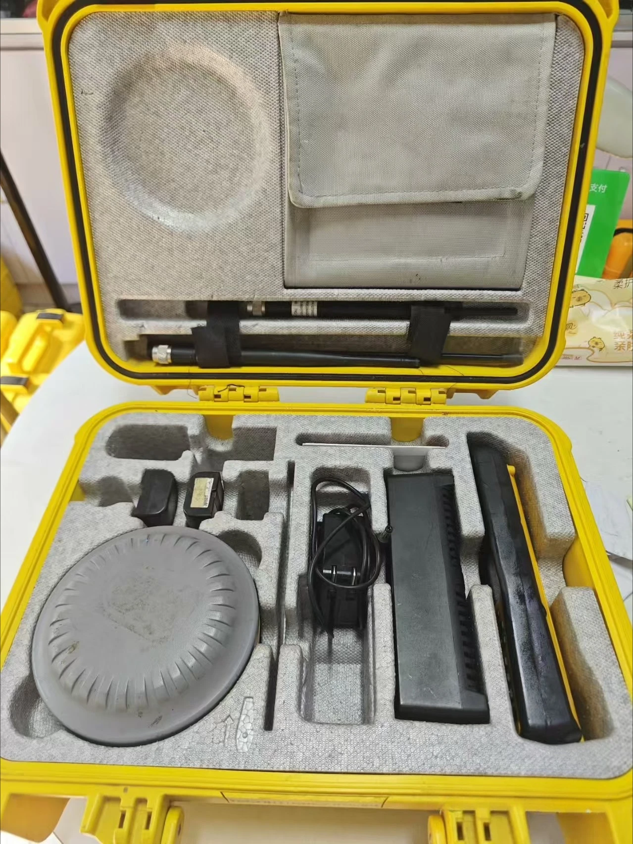 Second-hand SOUTH Galaxy 1 GNSS RTK Surveying Set, GPS Receiver, Power On & Signal Link Normally