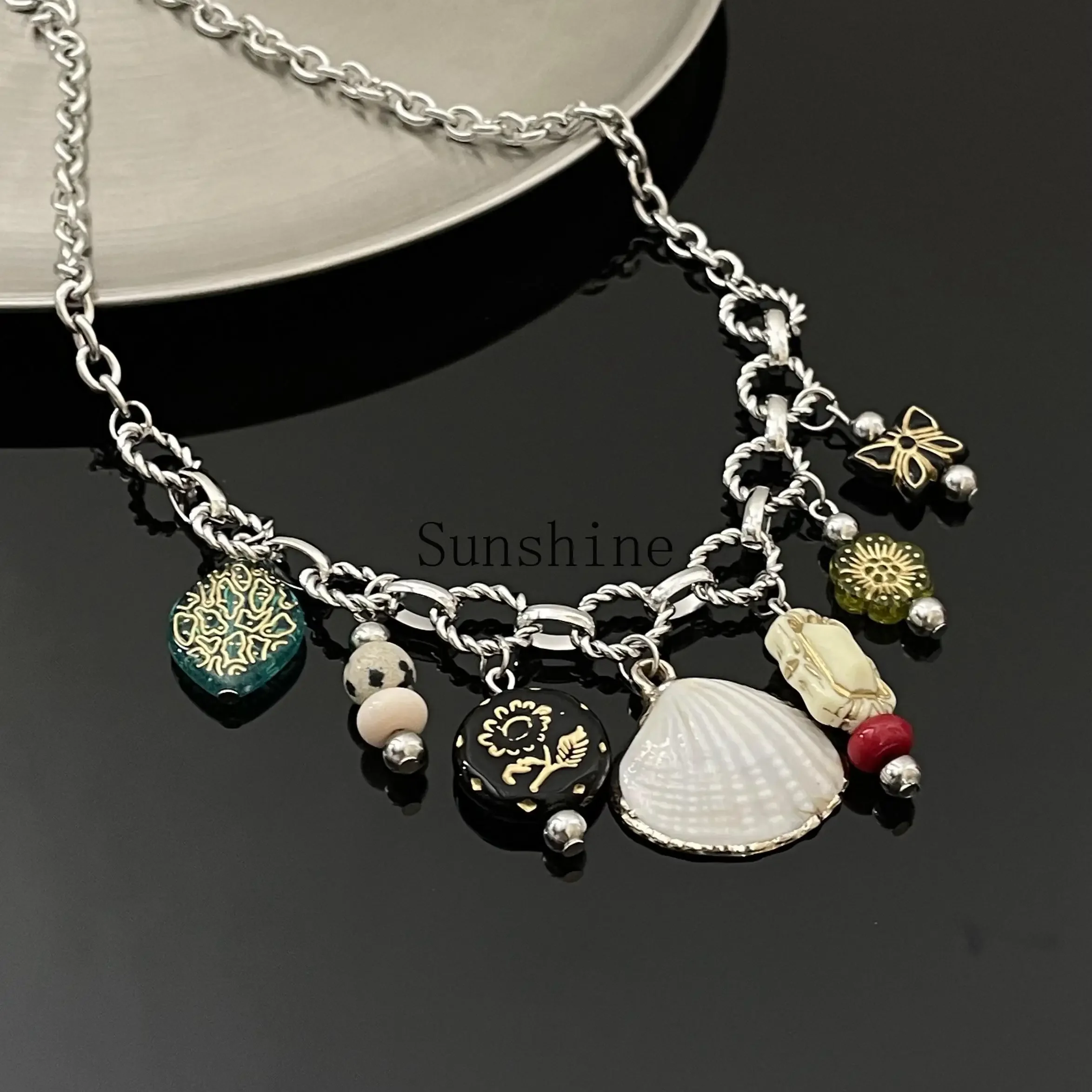 

Retro shell pendant necklace women's collarbone chain light luxury niche premium new