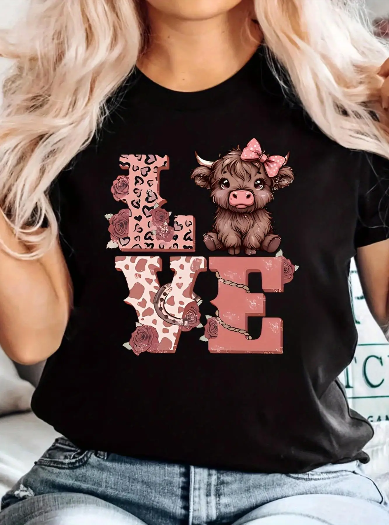 Women's Pink Highland Cow Graphic T-Shirt Cute Scottish Cow Print with Flowers & Hearts Soft Breathable Lightweight Short Sleeve Crew Neck Unisex Casual Tee for All Seasons