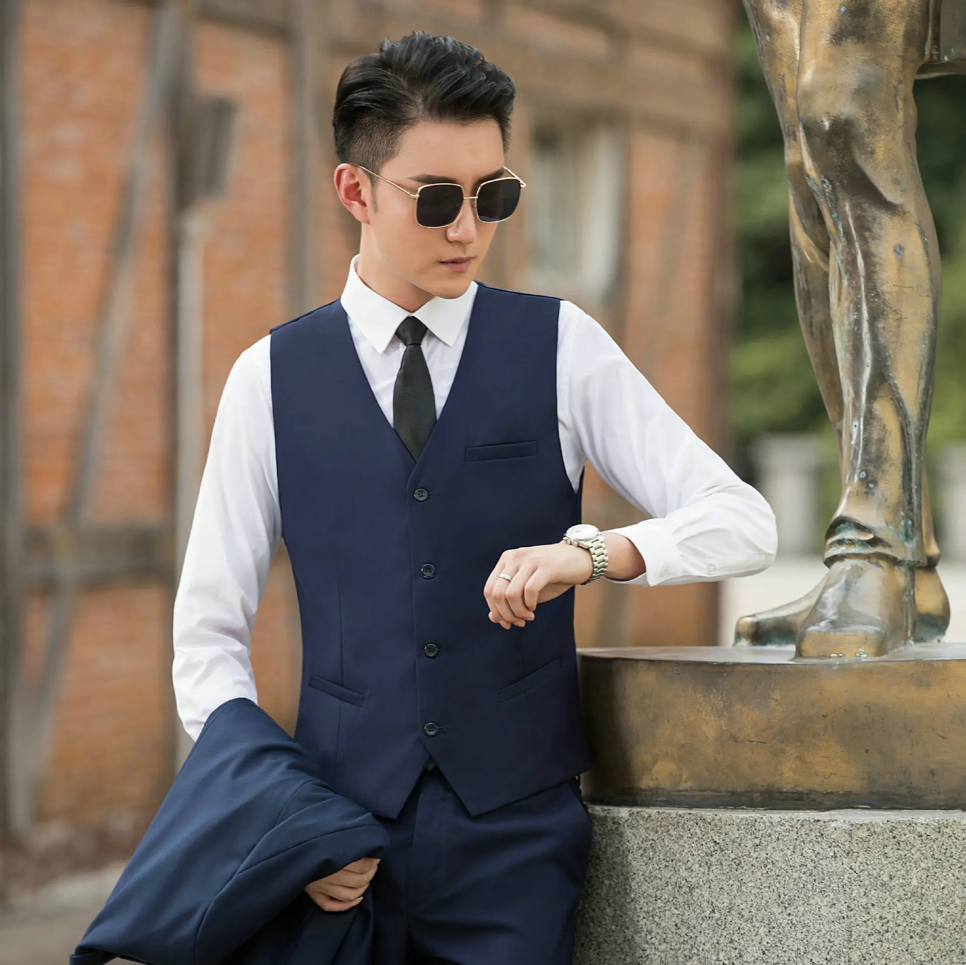 

2025 Man Vest Spring Autumn Simple Single-breasted Breathable Versatile Men Suit Coat Solid Color V-neck Slim Male Waistcoat