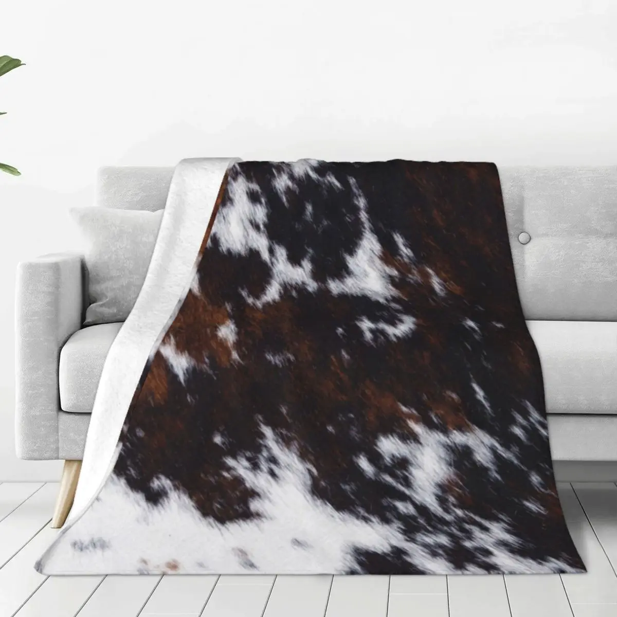 

Brown Cowhide Modern Faux Leather Flannel Throw Blankets Cow Skin Gift for Kids Blankets for Sofa Couch Ultra-Soft Quilt