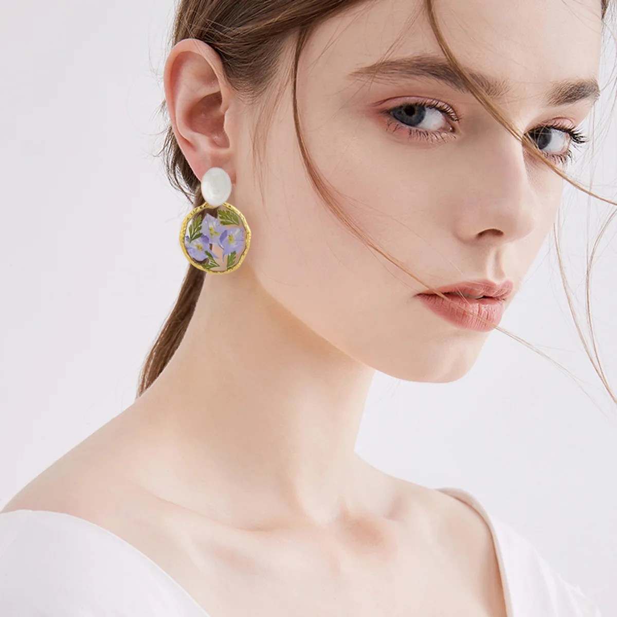Premium Mori pastoral dried flower earrings French retro niche earrings fresh handmade Epoxy earrings pendant jewelry