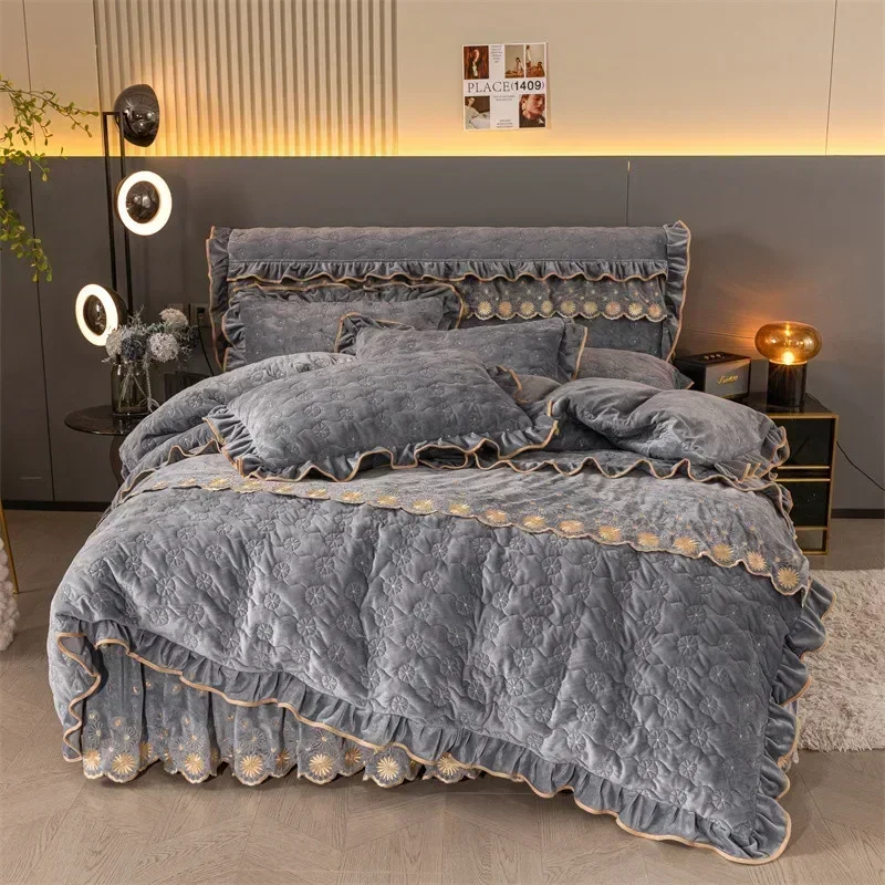 AIWINSURE-4PCS Velvet Bedding Set, King Queen Duvet Cover, Quilted Embroidered Bedspread, with 2 Pillowcases, Soft and Warm