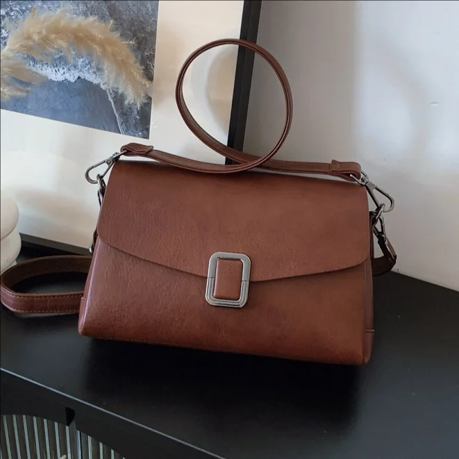 

2025 Новая роскошная дизайнерская сумка-тоут для женщин. Мягкая кожаная сумка через плечо для повседневного использования и поездок на работу в шикарном стиле.