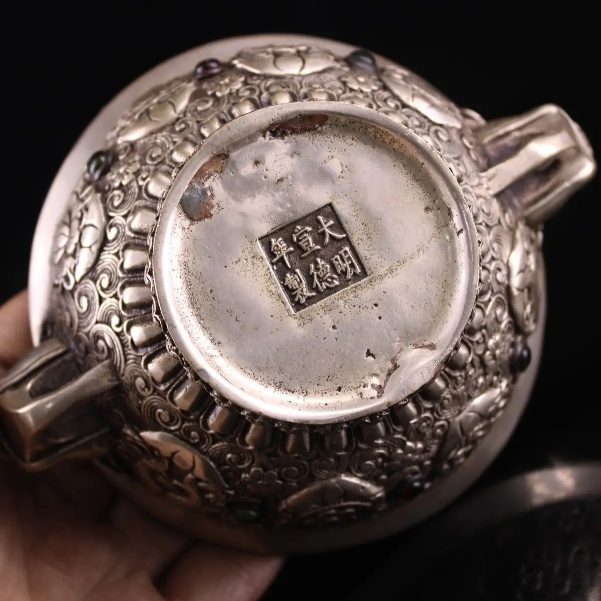 Xizang copper and silver inlaid with precious stones, auspicious eight treasures, ghee bowl weighs 50 grams, is 6 cm high and 15