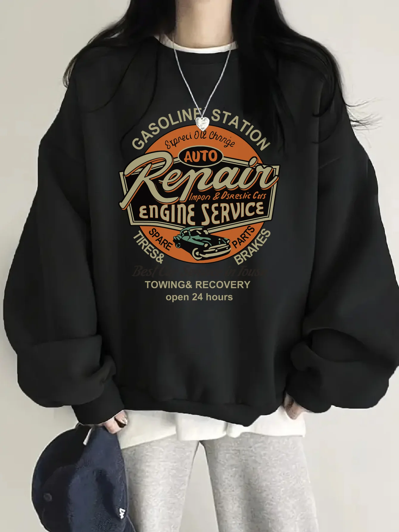 توجيه بلوفر أسود متعدد الاستخدامات فضفاض ورقيق متعدد الاستخدامات بطباعة حروف على الطراز الأجنبي سترة نسائية بأكمام طويلة