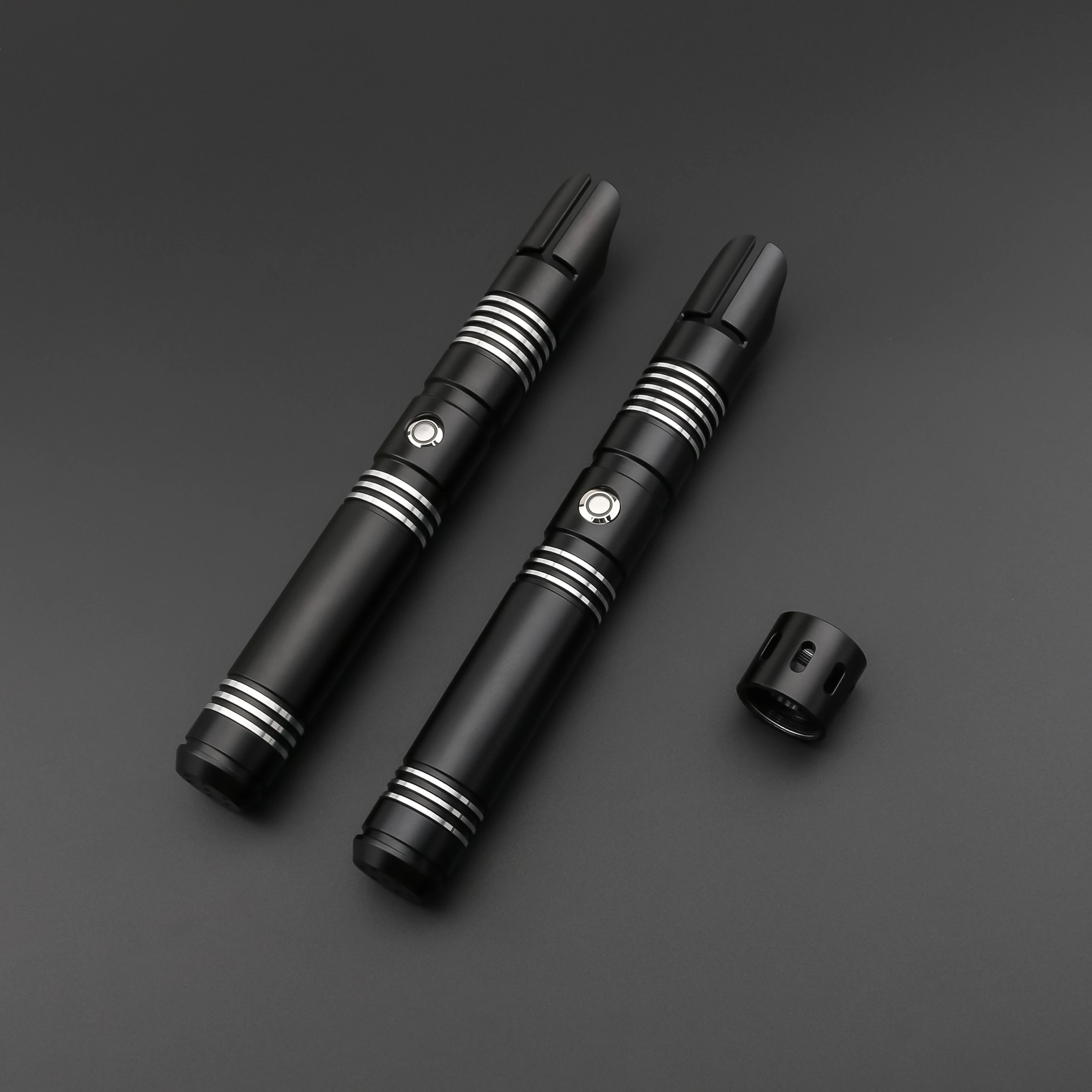 TXQSABER Smooth Swing Lightsaber ของเล่น Blaster โลหะ Hilt บลูทูธพิกเซล RGB 12 สี EffectsToys Juguetes คอสเพลย์เลเซอร์ SABER