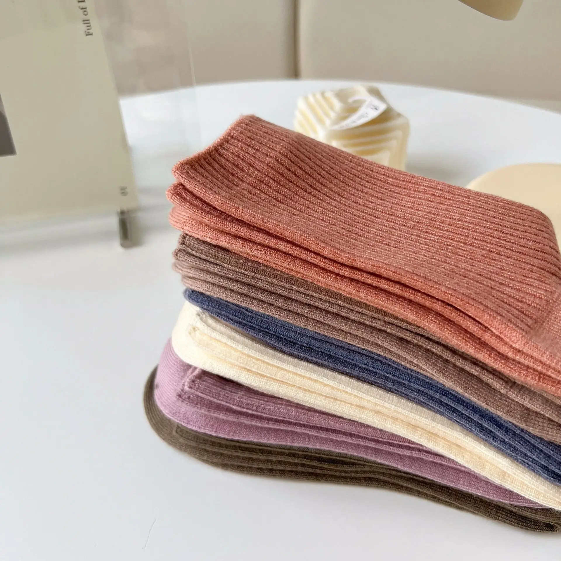 New Women's Retro High Appearance Level Solid Color Socks Spring and Autumn Warm Women's Mid-tube Casual Cotton Socks