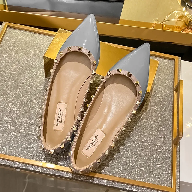 Rivet Flat Shoes New Explosion Style Shallow Mouth Pointed Toe All-match Soft Bottom Comfortable Slip-on Slip-on Shoes