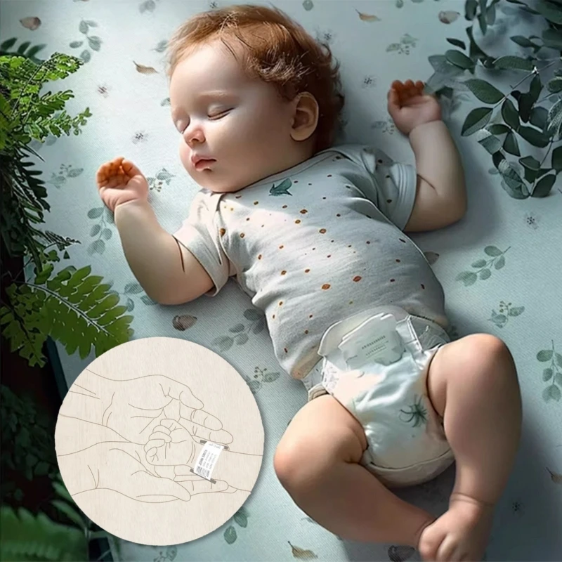 Erinnerungsstück für Neugeborene, Holzarmbandhalter für die Geburt im Krankenhaus mit eingravierten Informationen für das Baby, Halterung – Detail 9