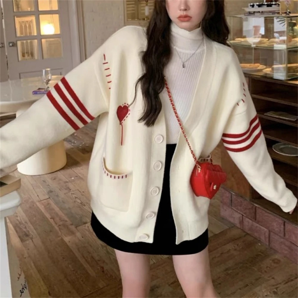 Love color blocked V-neck sweater jacket for women\'s autumn and winter new style loose, gentle, lazy style knitted cardigan top