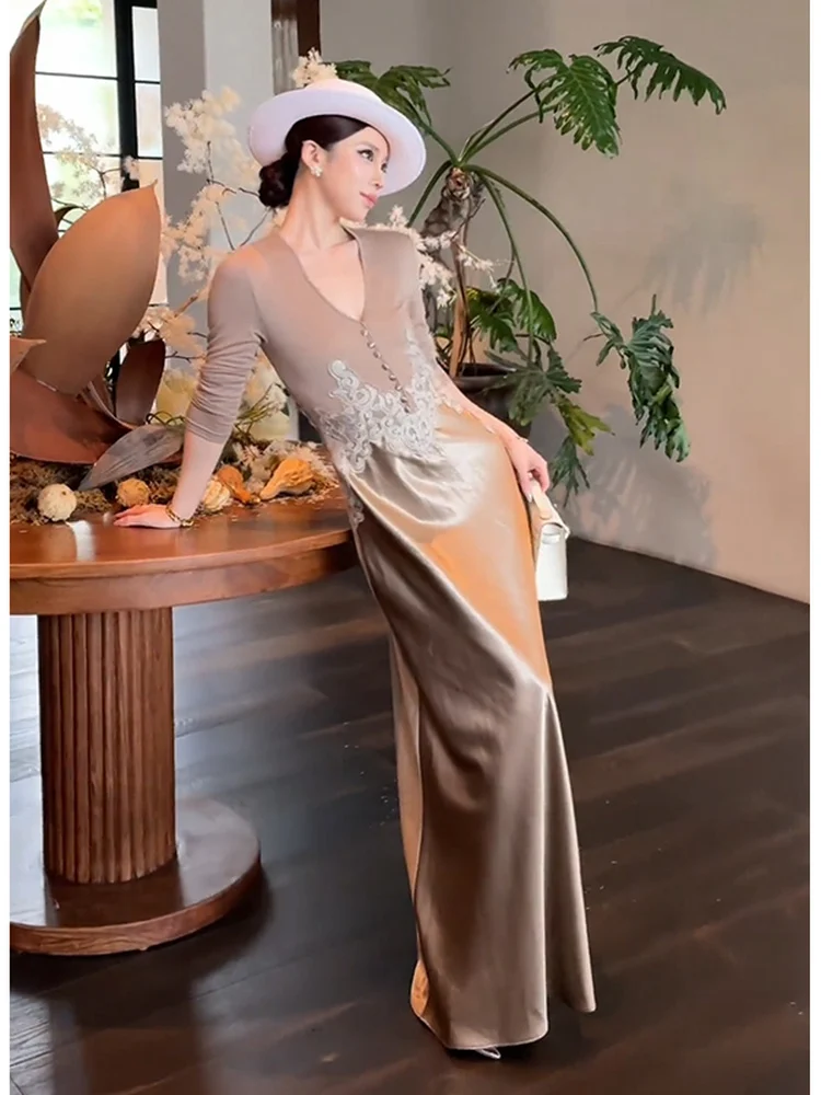 Ele الساتان طويل الدكتور للنساء عالية الخصر ألف خط صورة ظلية V-Ne عادية Ocn الفرنسية Sle ألياف البوليستر طويلة Sve