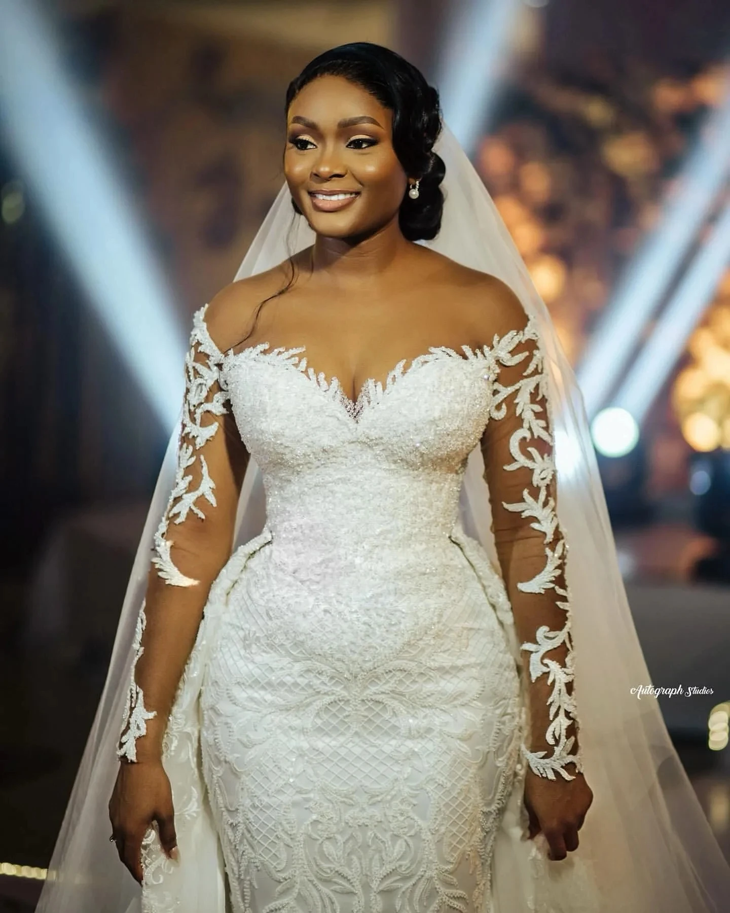 

2025 New Ivory Mermaid Wedding Dress Sheer Illusion Neck Lace Beaded Detachable Train Bridal Gowns Dresses Vestidos De Noiva