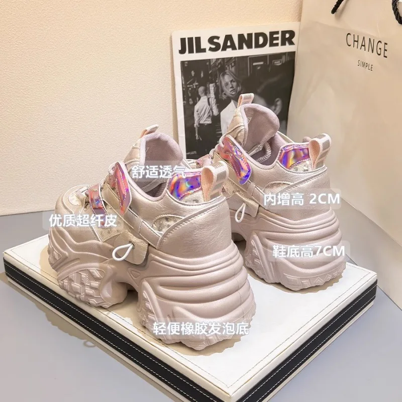 ارتفاع داخلي سميك نعل يزيد من أحذية الأب النسائية لصيف 2025 موضة جديدة أحذية رياضية وترفيهية صغيرة أحذية متعددة الاستخدامات