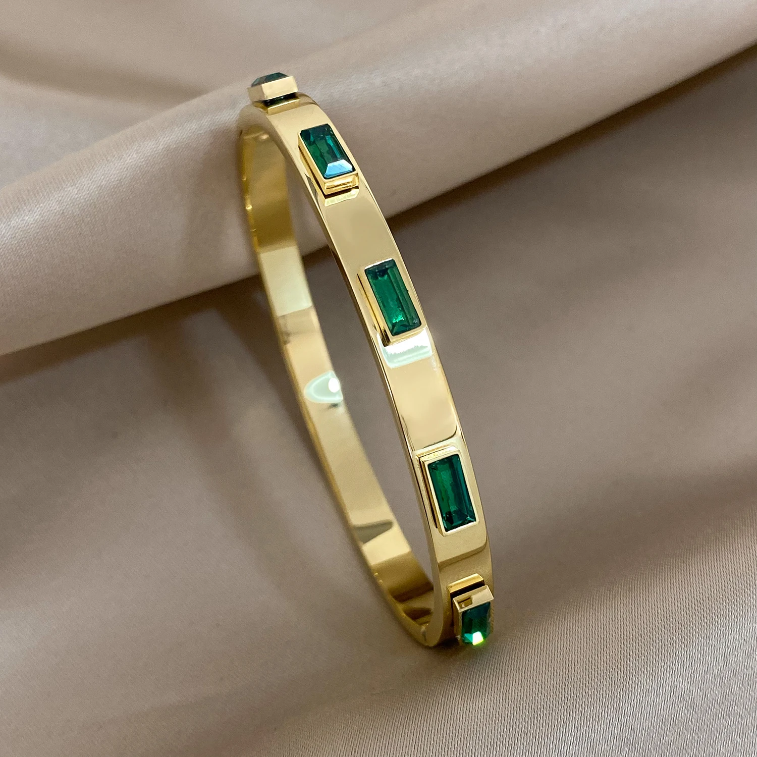 DODOHAO Vintage Inlay Geometric Multicolor Zircon Stainless Steel Bangles Bracelets for Women New Stylish Gold Color Unusual Wri