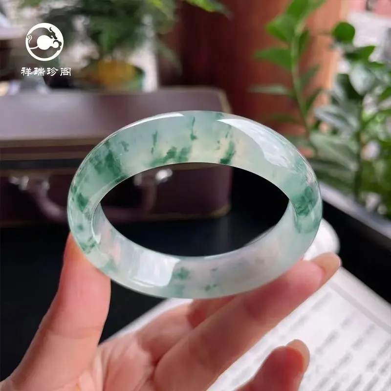 floral , jadeite bracelet with ice patterns