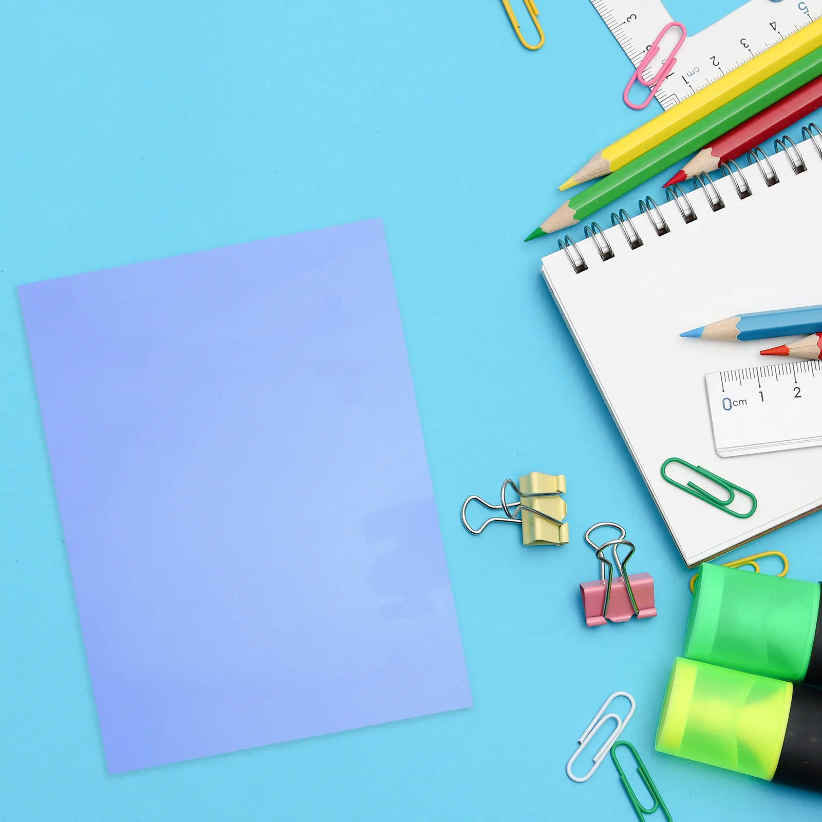 Immagine 5: 14 Fogli di Copertine Colorate A4 per Assistenza alla Lettura, 7 Colori, Fogli in Plastica per Dislessia e Stress Visivo, Strisce Guidate per Lettura in Classe