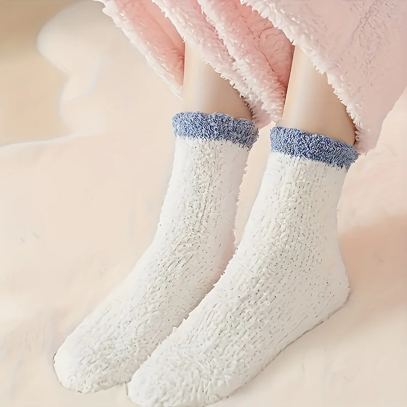 7 Paar dicke Korallen-Fleece-Socken für Damen im Herbst und Winter mit Farbblockierung. Modische, süße, bequeme und warme Wollsocken