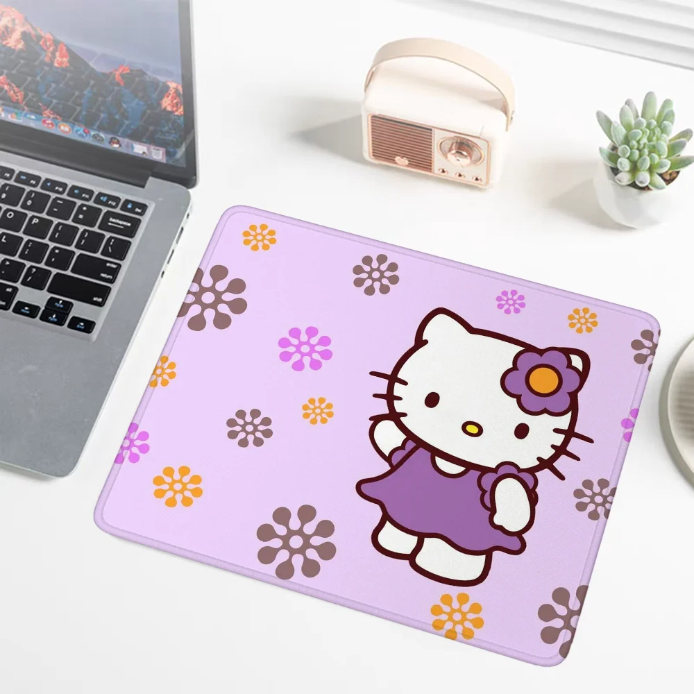 Sanrio Hello Kitty Small Computer Mousepad Gamer Kawaii Mouspad Cute Gaming Mouse Pad Gamer Mausepad Desk Mat Office Accessories