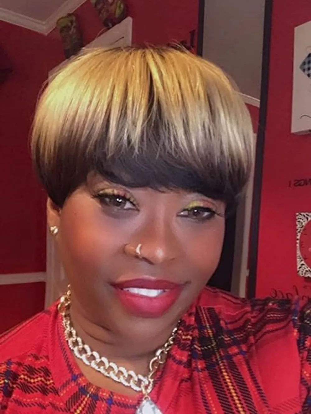 女性のためのピクシーカットウェーブウィッグ、ショートボブヒューマンヘア、ブラウンレイヤード、フルマシン製