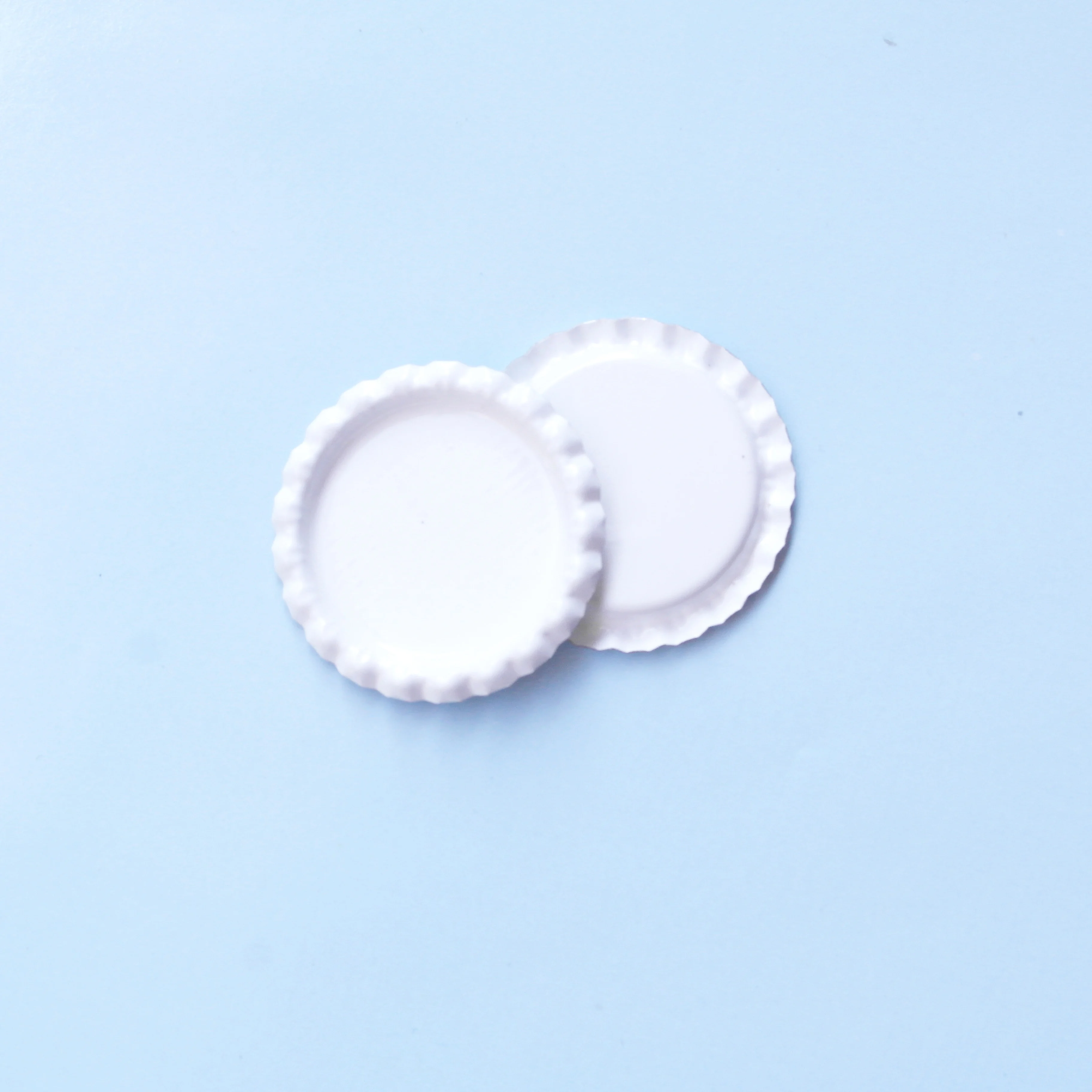 Free Shipping by DHL 2000 Pcs/Lot Both Side White Colored Flattened Bottle Caps For Crafts & Jewelry Accessories Beer Bottlecaps