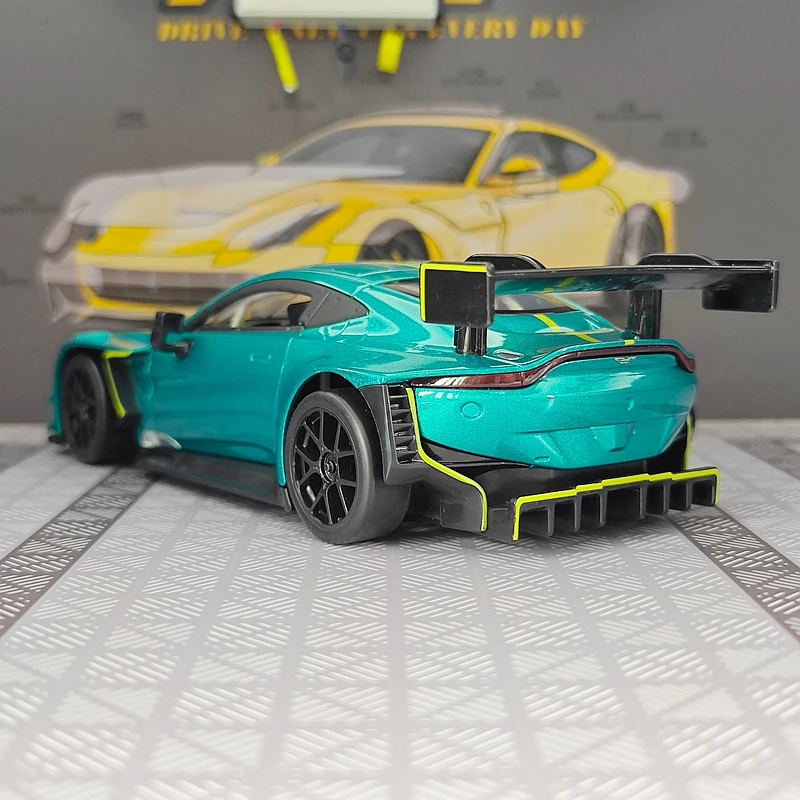 CCA 1:22 simulation Aston Martin Vantage GT3 2024 alloy car model, doors and hood can be opened, supercar ornaments