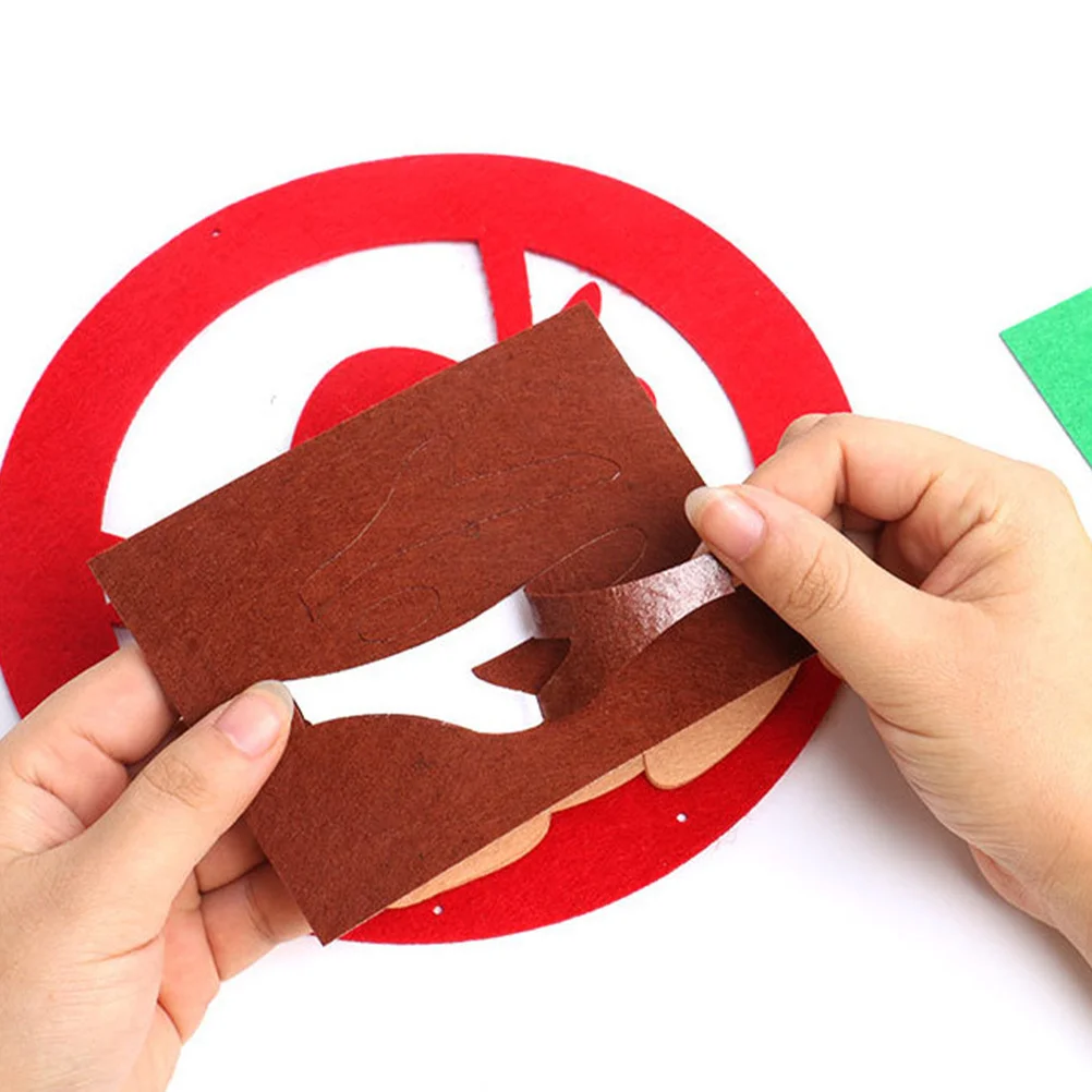 

4Sets Non-Woven Fabric Christmas Wreath Hanging Ornament DIY Material Xmas Themed Wreath Making Crafts for