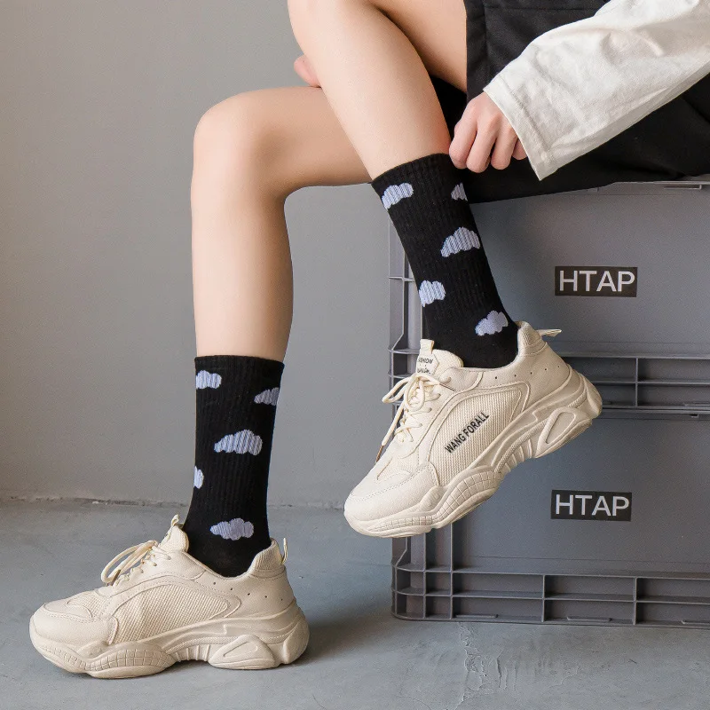 Socks Female Sky Blue Small Fresh White Cloud Student Sports Tide Socks Female Couple Hip-hop Skateboard Socks