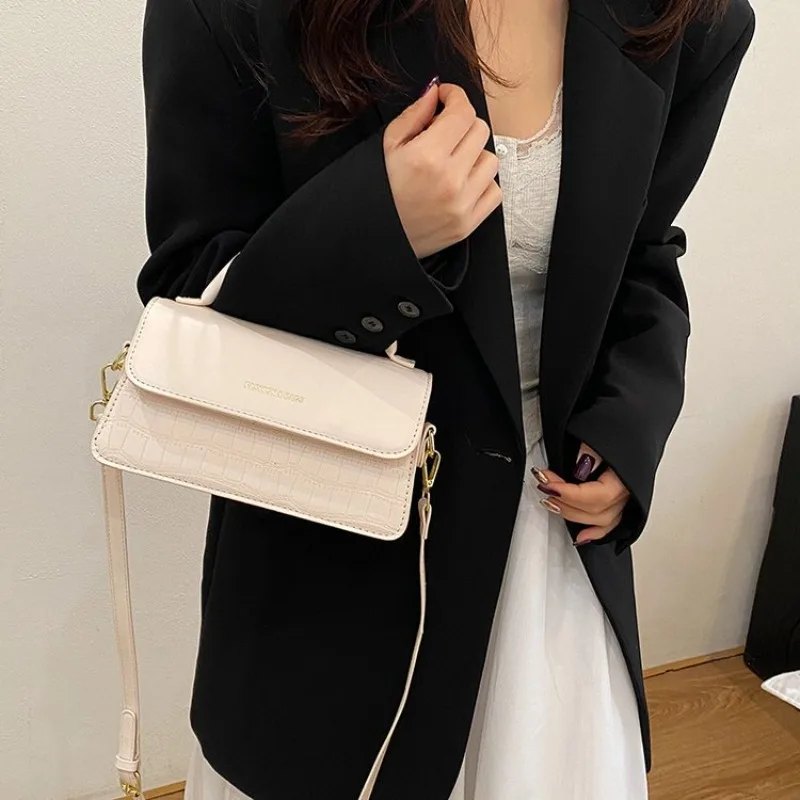 

Сумка для подгузников в стиле Superstar: женская роскошная кожаная сумка-тоут, винтажная сумка через плечо, минималистичная дизайнерская модель, большая вместимость, стильная.