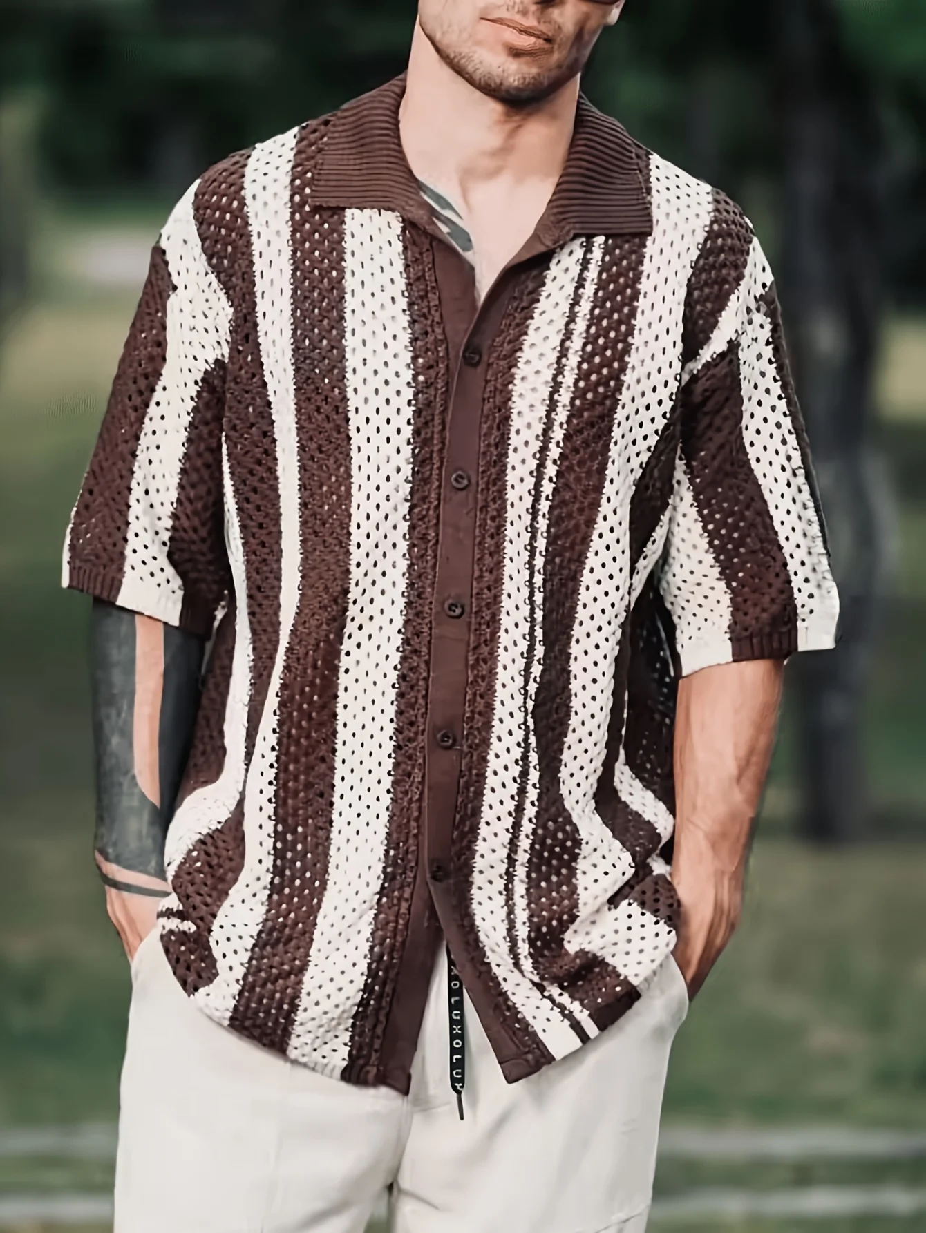 Sommerlicher Neuer Stil Lässiger Retro-Herren-Strickcardigan mit Patchwork-Streifen und Lochmuster-Design, Herren-Pullover mit Kragen