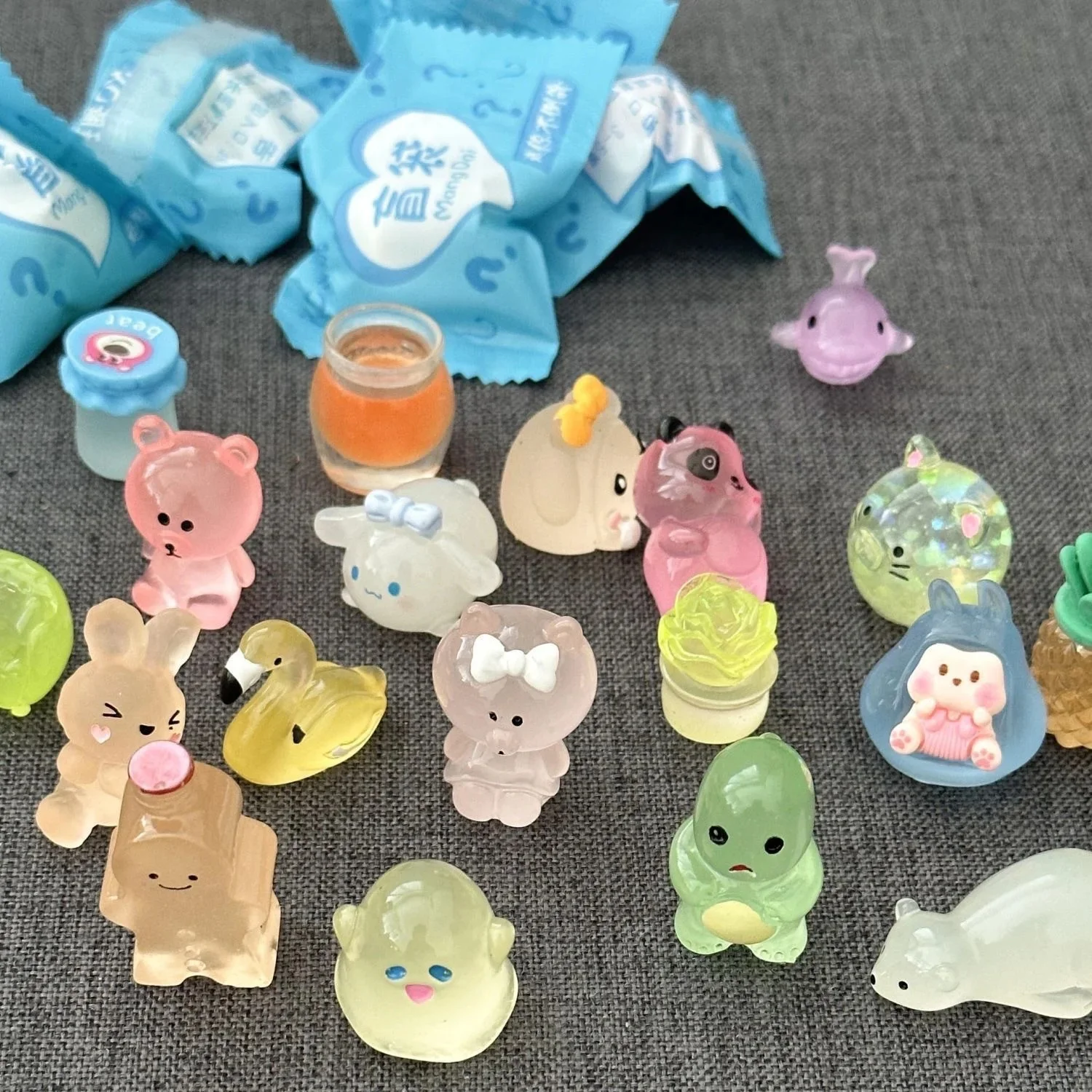 

50pcs Mini Animal Blind Bag Toy Cute Simulation Animal Glow-in-the-dark Blinds Bag Doll Ornament Doll Children Gift Bag