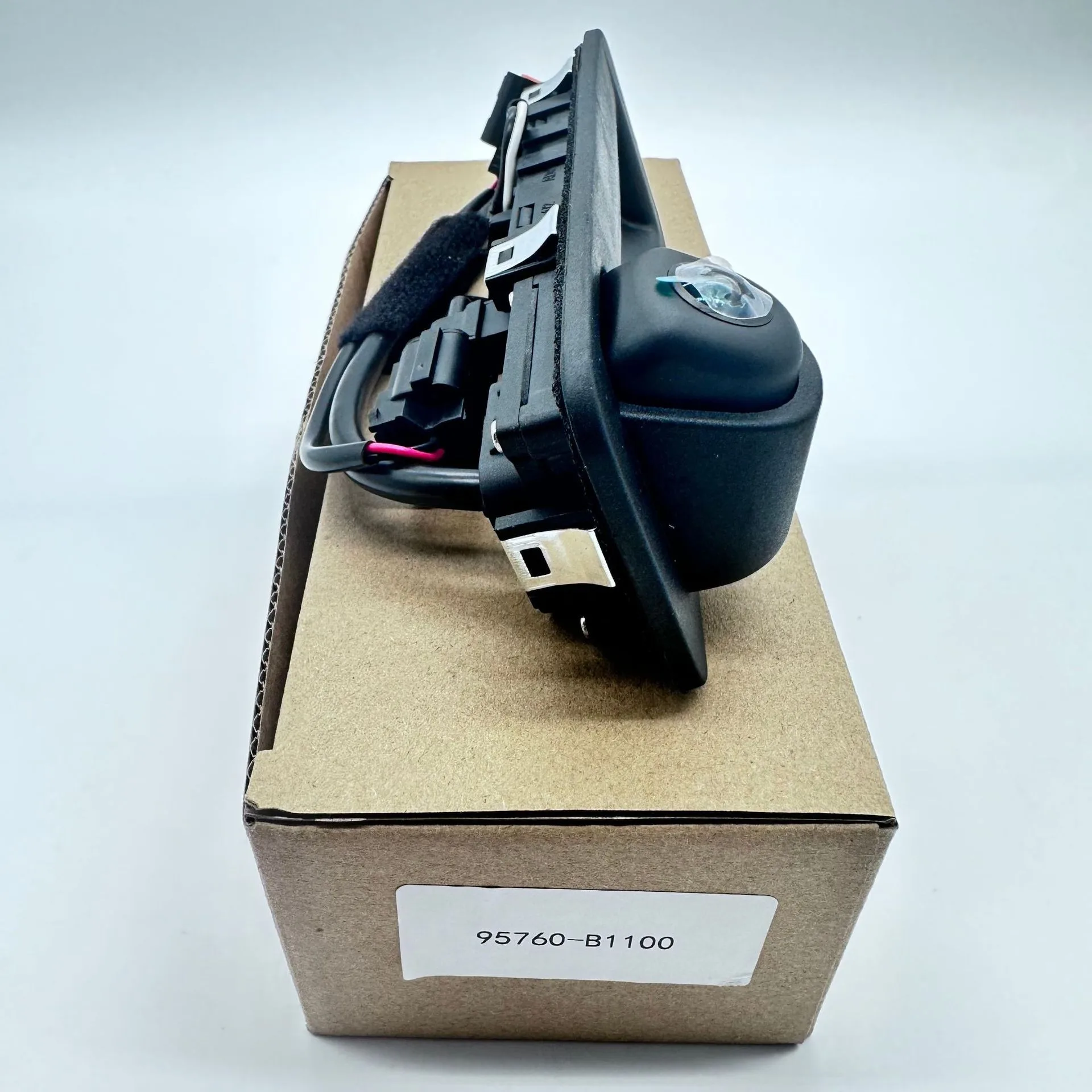 95766B1100 95766-B1100 Car Rear View Backup Parking Reverse Camera 95760-B1100 95760-B1000 For Hyundai Genesis Sedan 2015-2016
